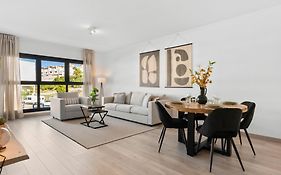 Beautiful 2-Bedroom Apartment Near Center And Beach